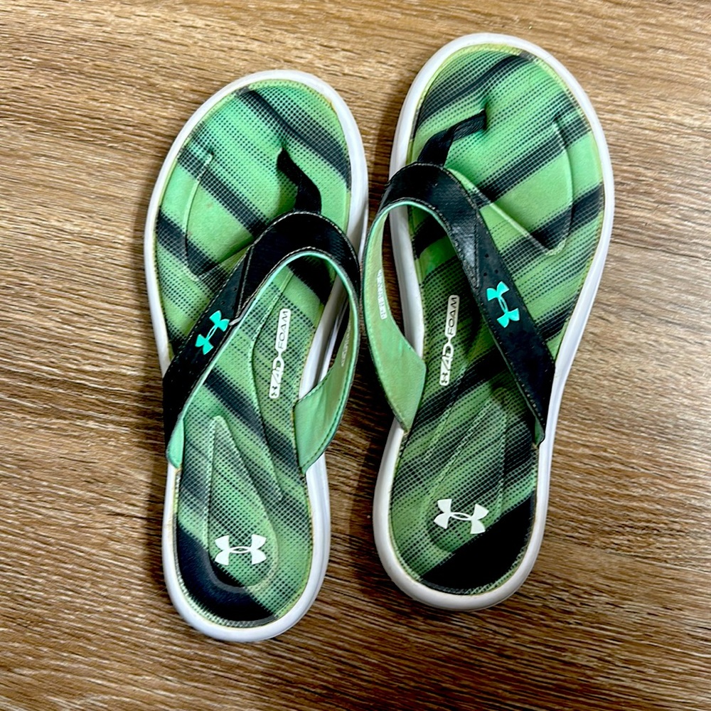 Under Armor's Women Slippers